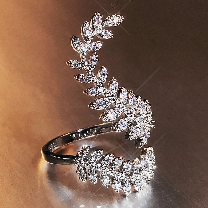 Huitan Graceful Leave Ring